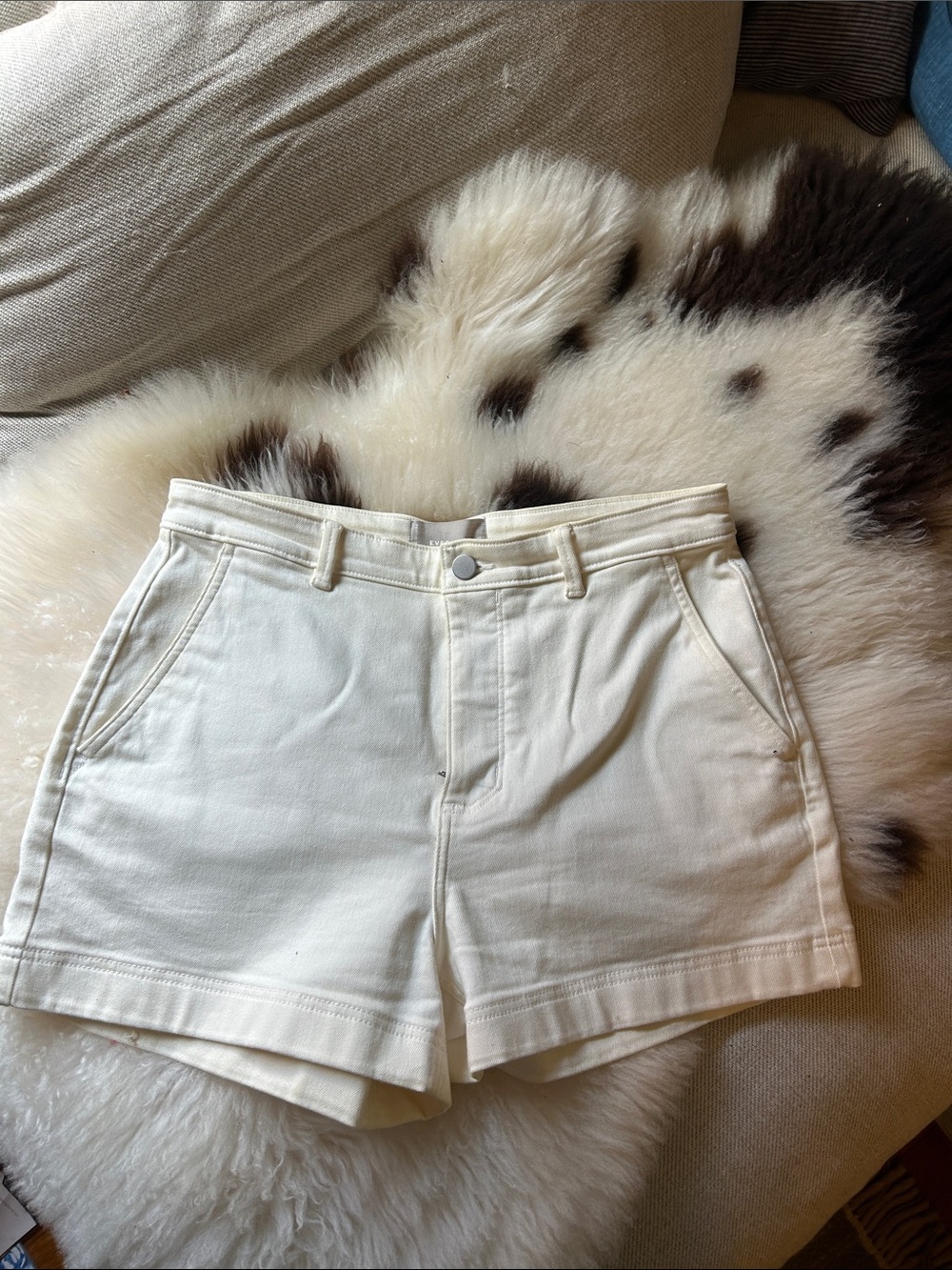 Everlane off white shorts